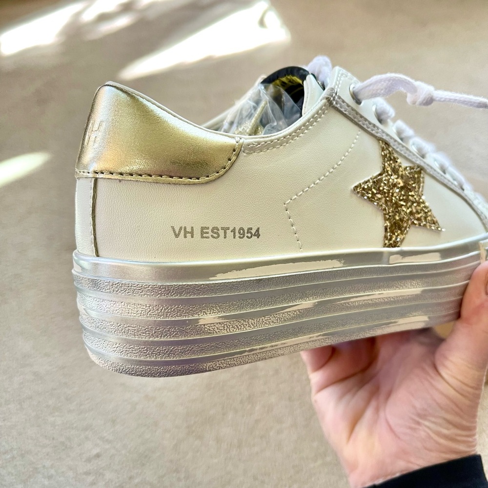 Vintage Havana White and Gold Star Sneakers - Picture 12 of 16